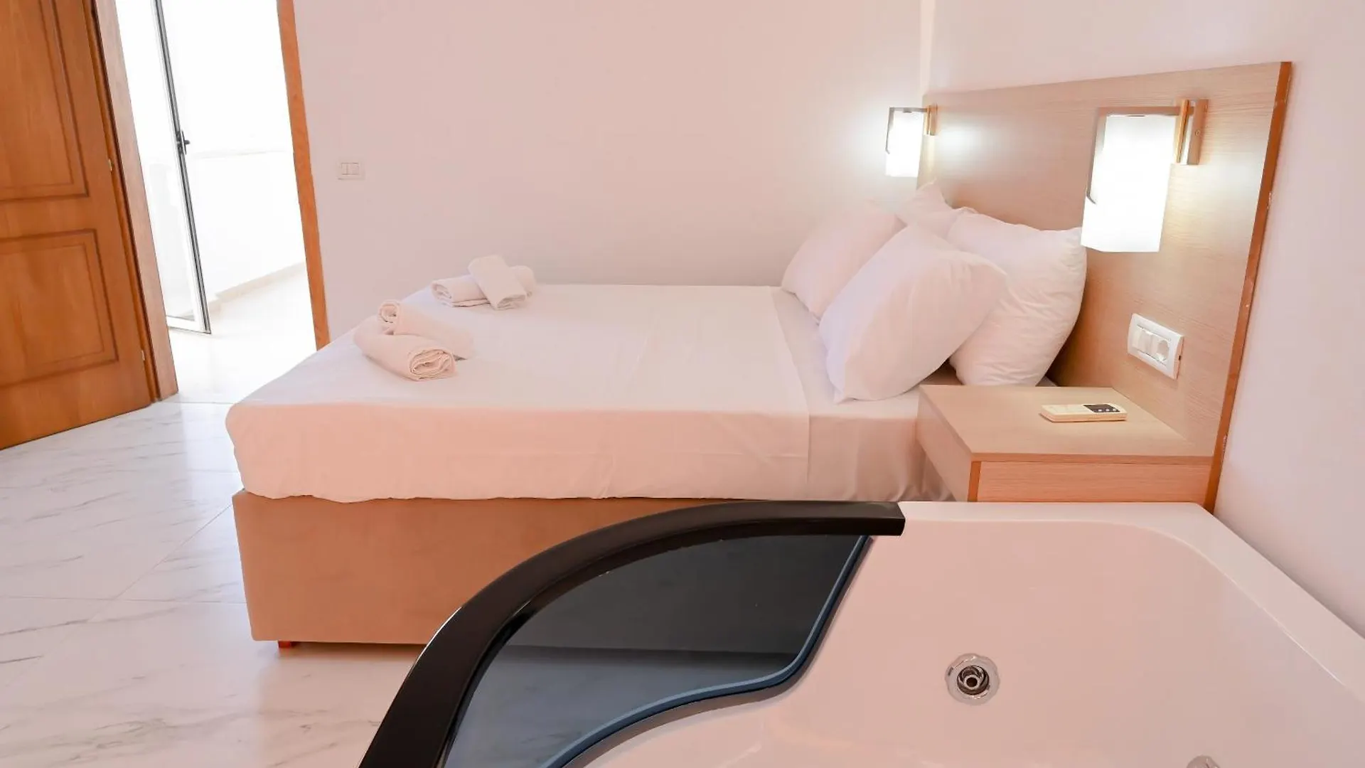 Hotel Kriti Max , Shengjin