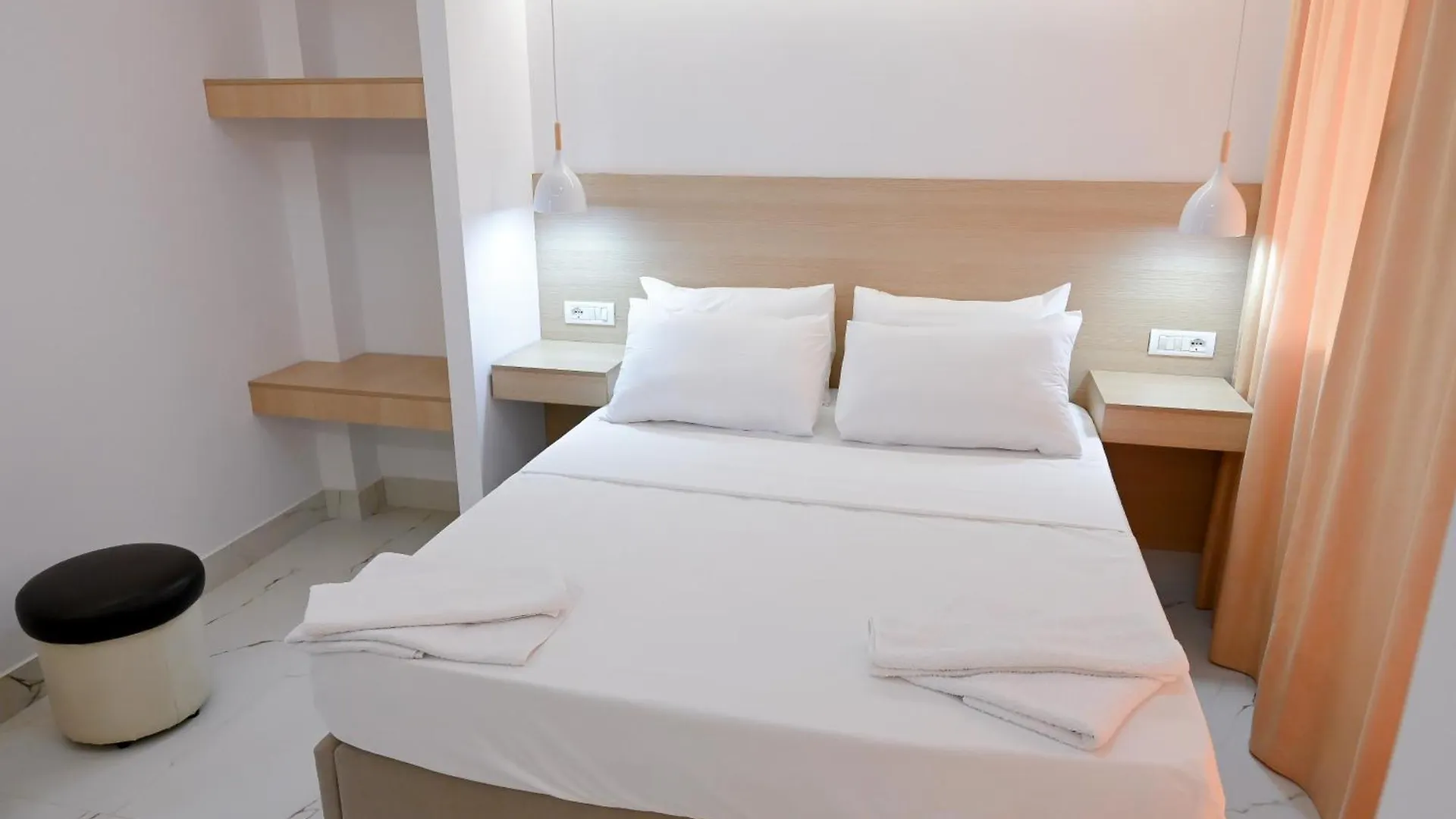 Hotel Kriti Max , Shengjin
