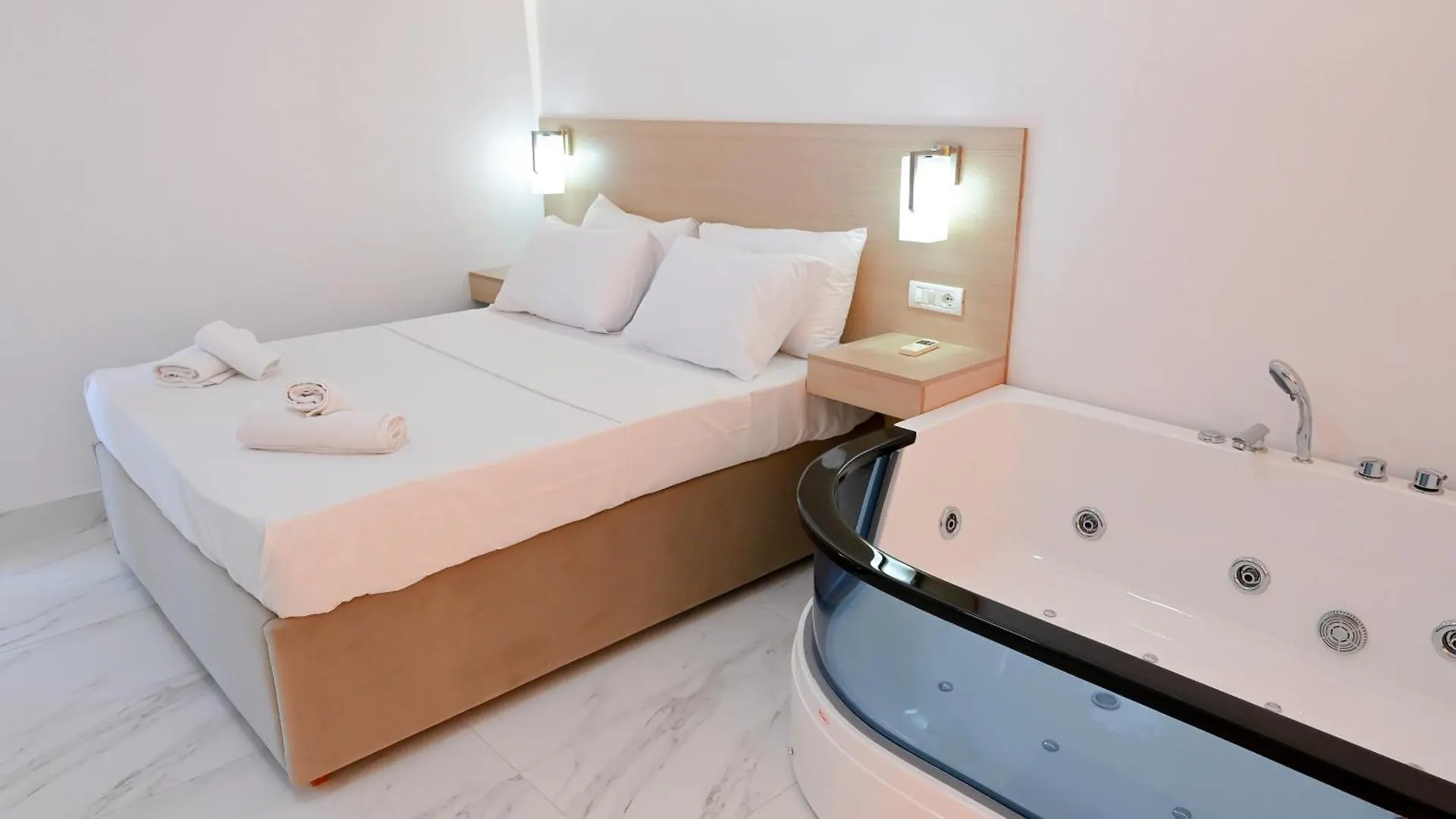 Hotel Kriti Max , Shengjin