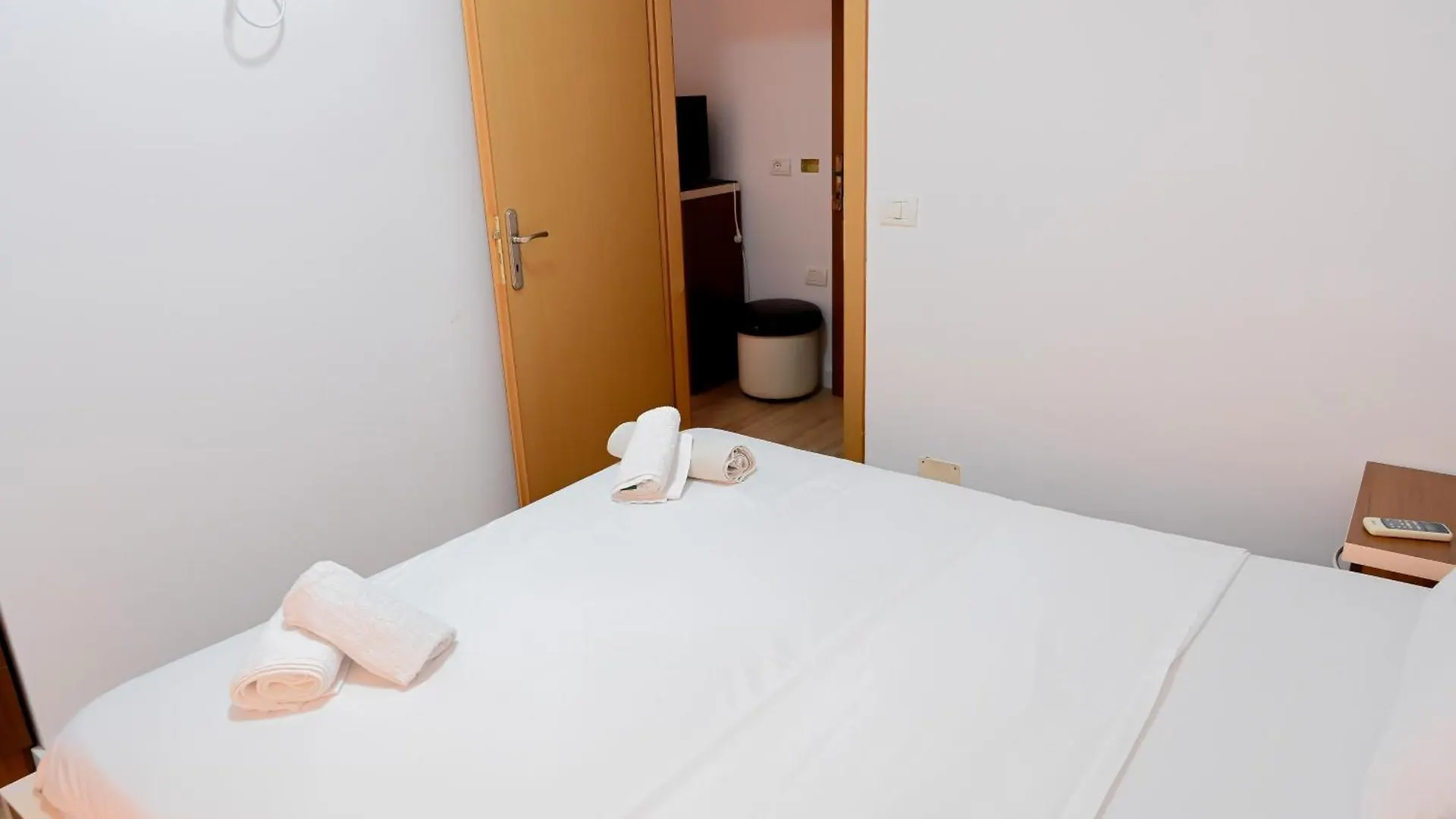Hotel Kriti Max , Shengjin