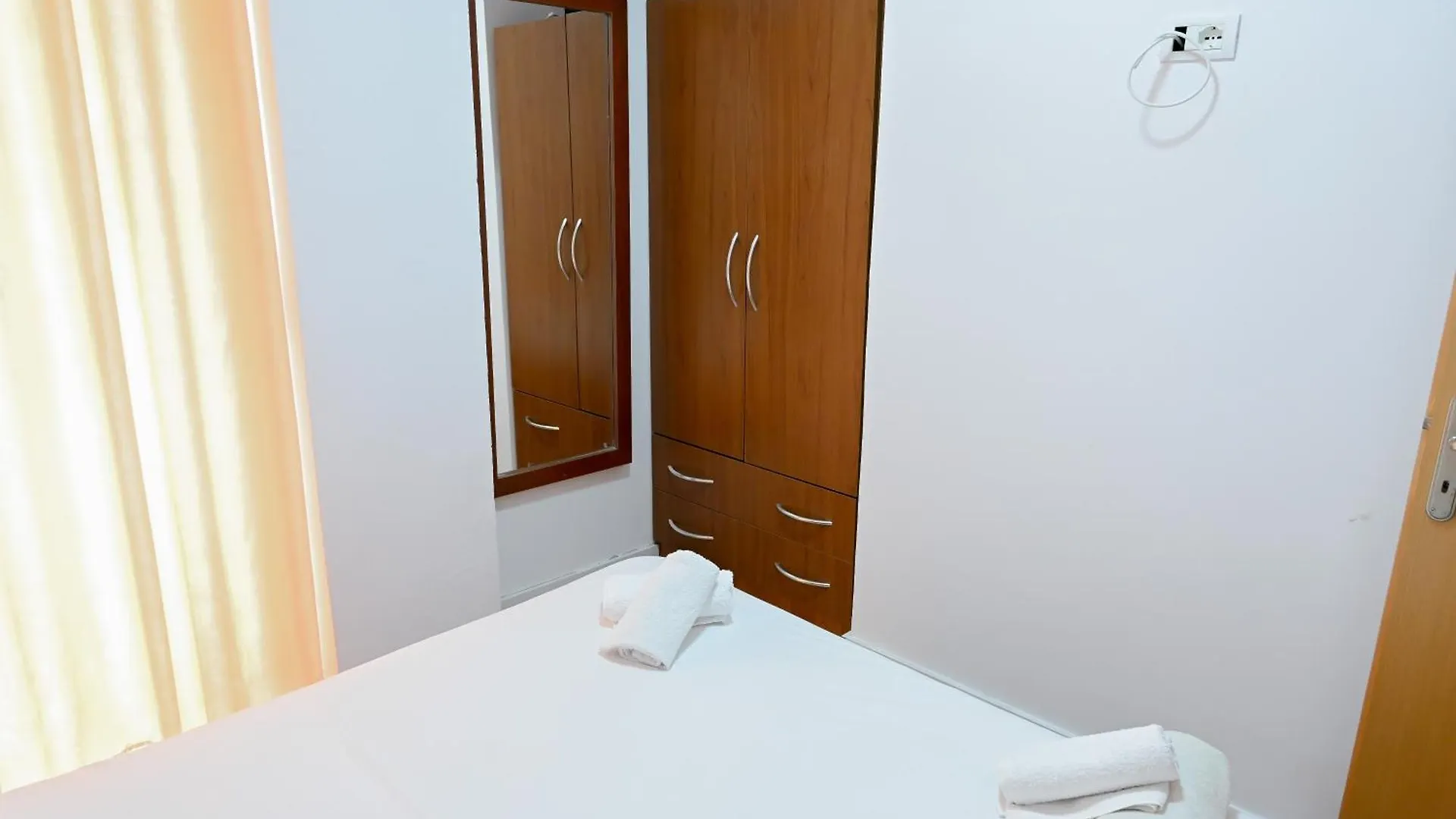 Hotel Kriti Max , Shengjin