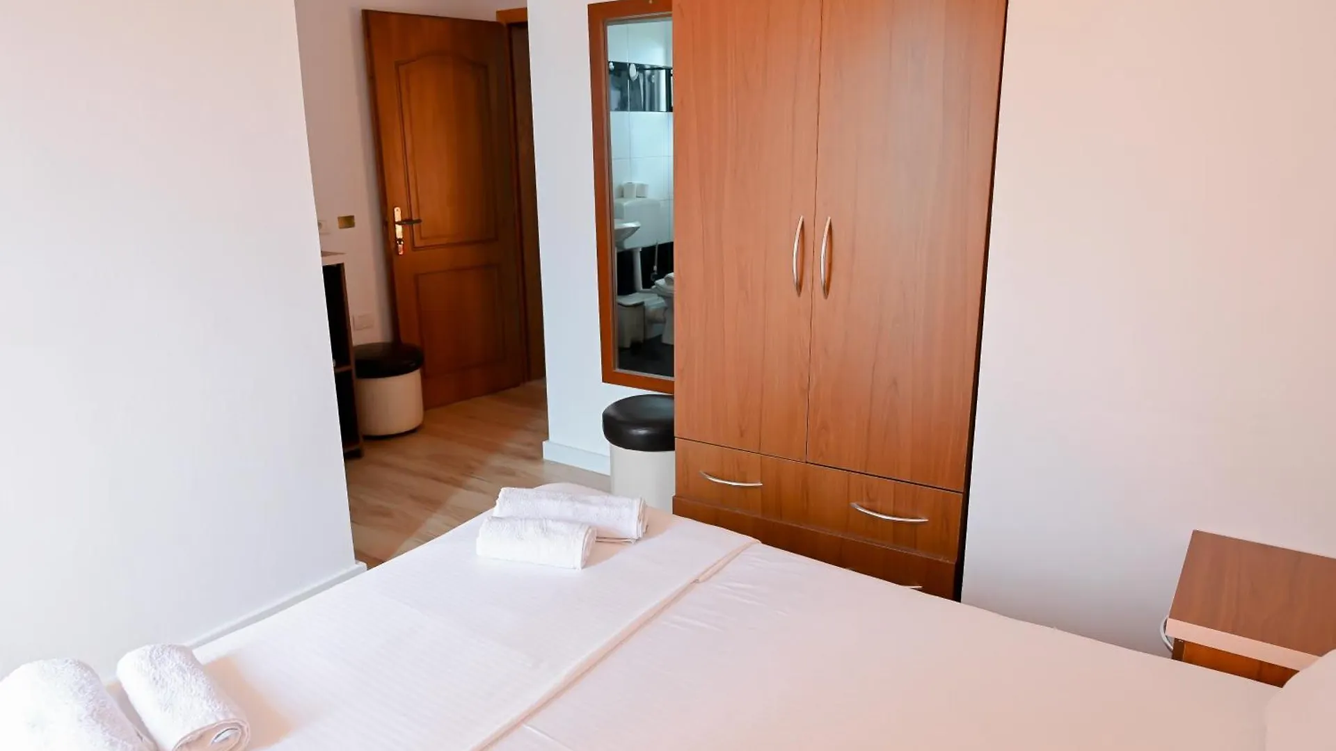 ***  Hotel Kriti Max , Shengjin Albania
