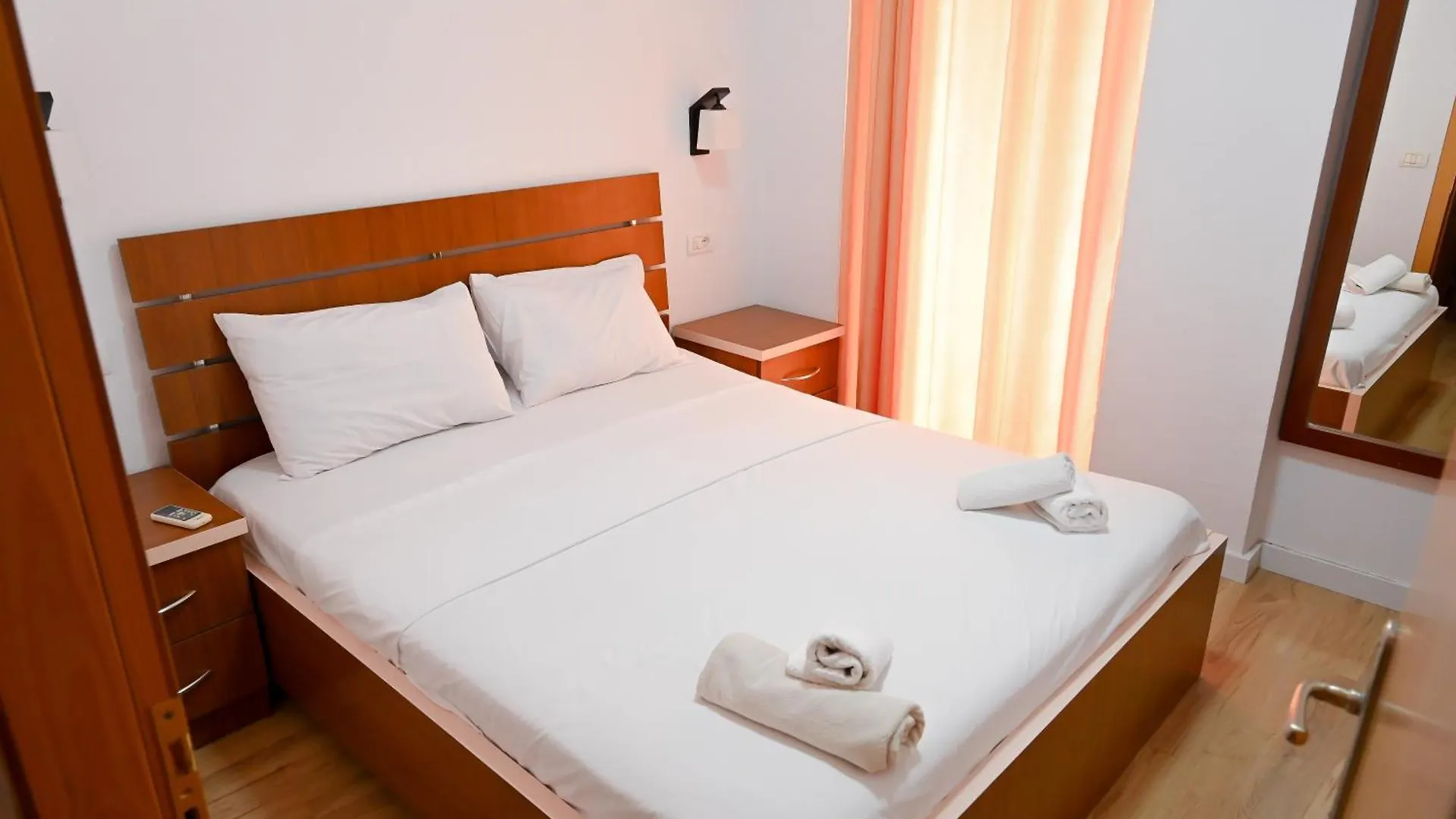 Hotel Kriti Max , Shengjin