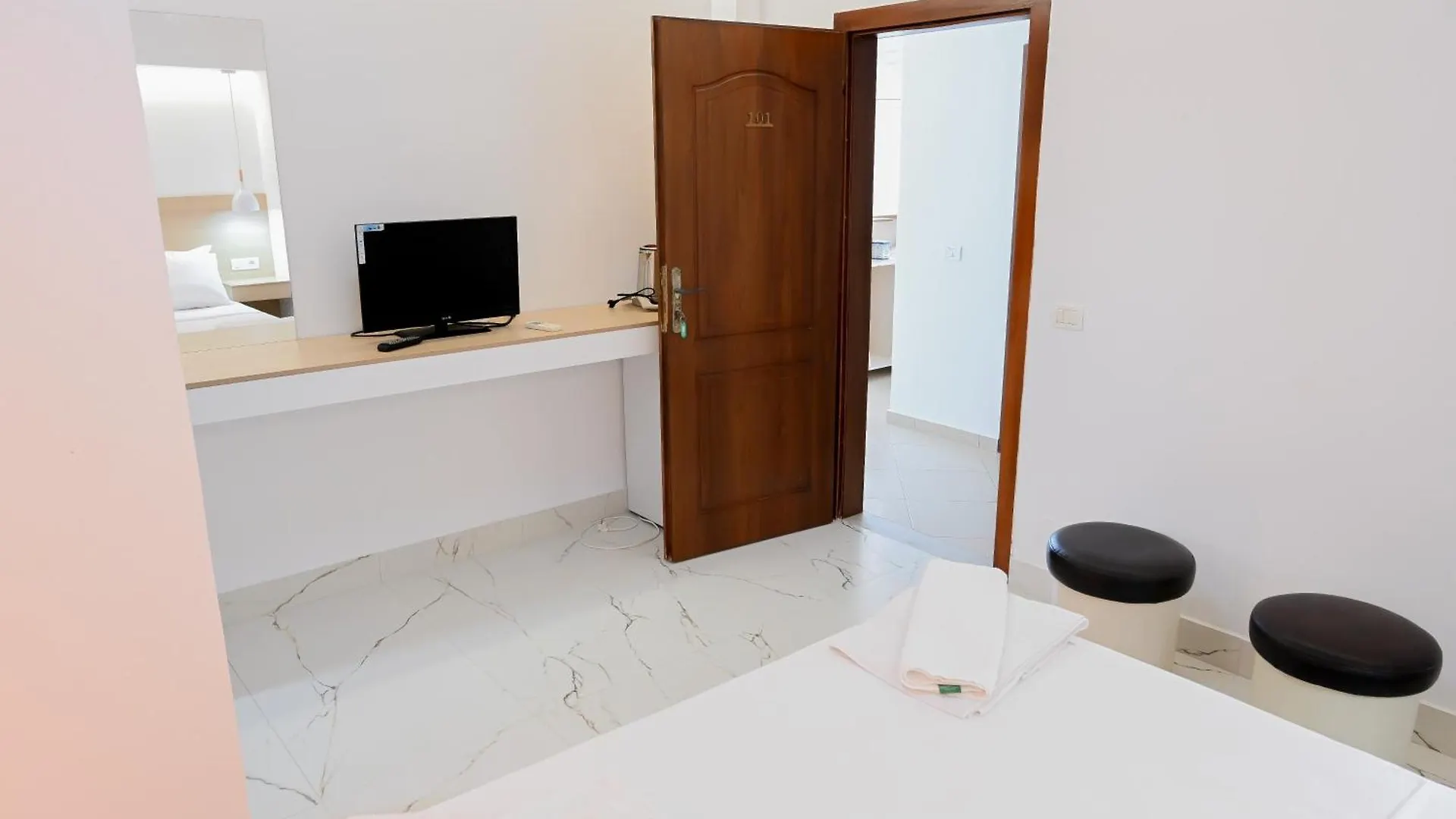 Hotel Kriti Max , Shengjin
