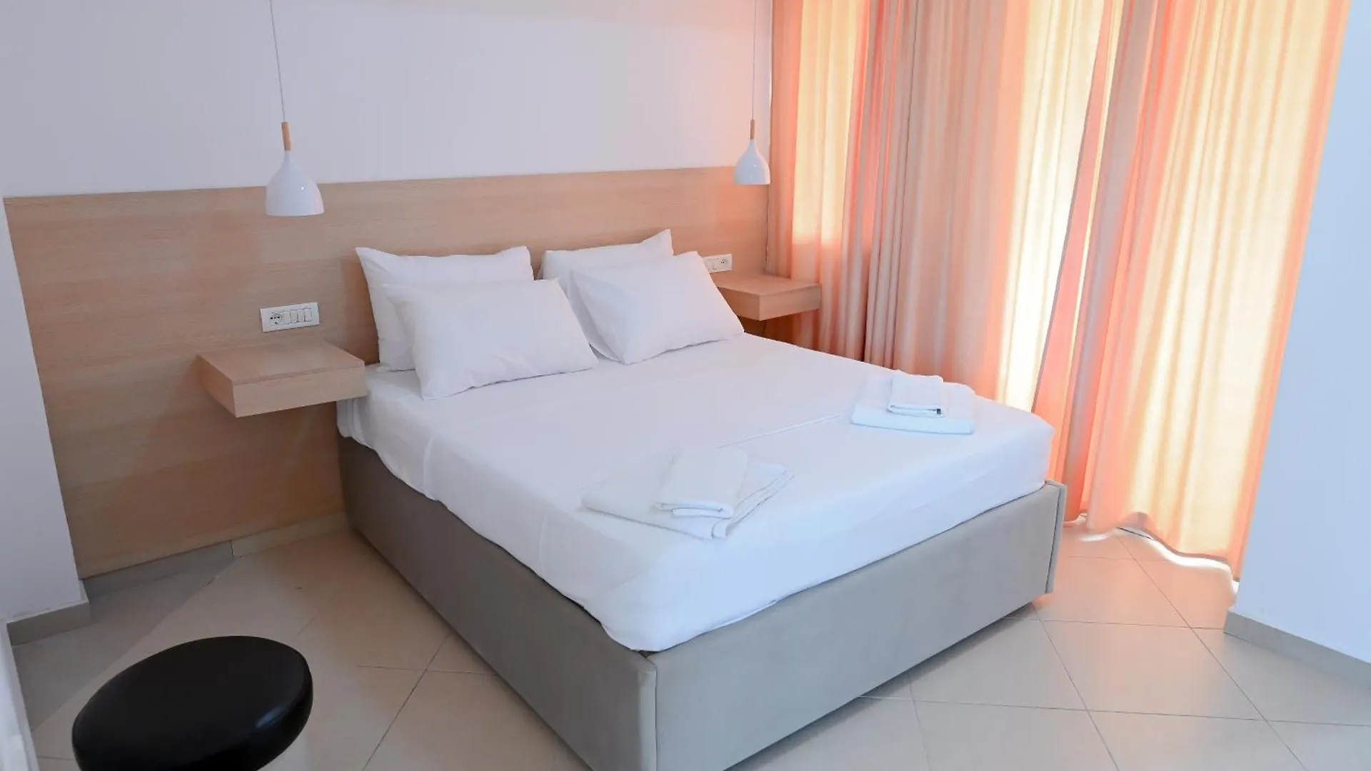 Hotel Kriti Max , Shengjin