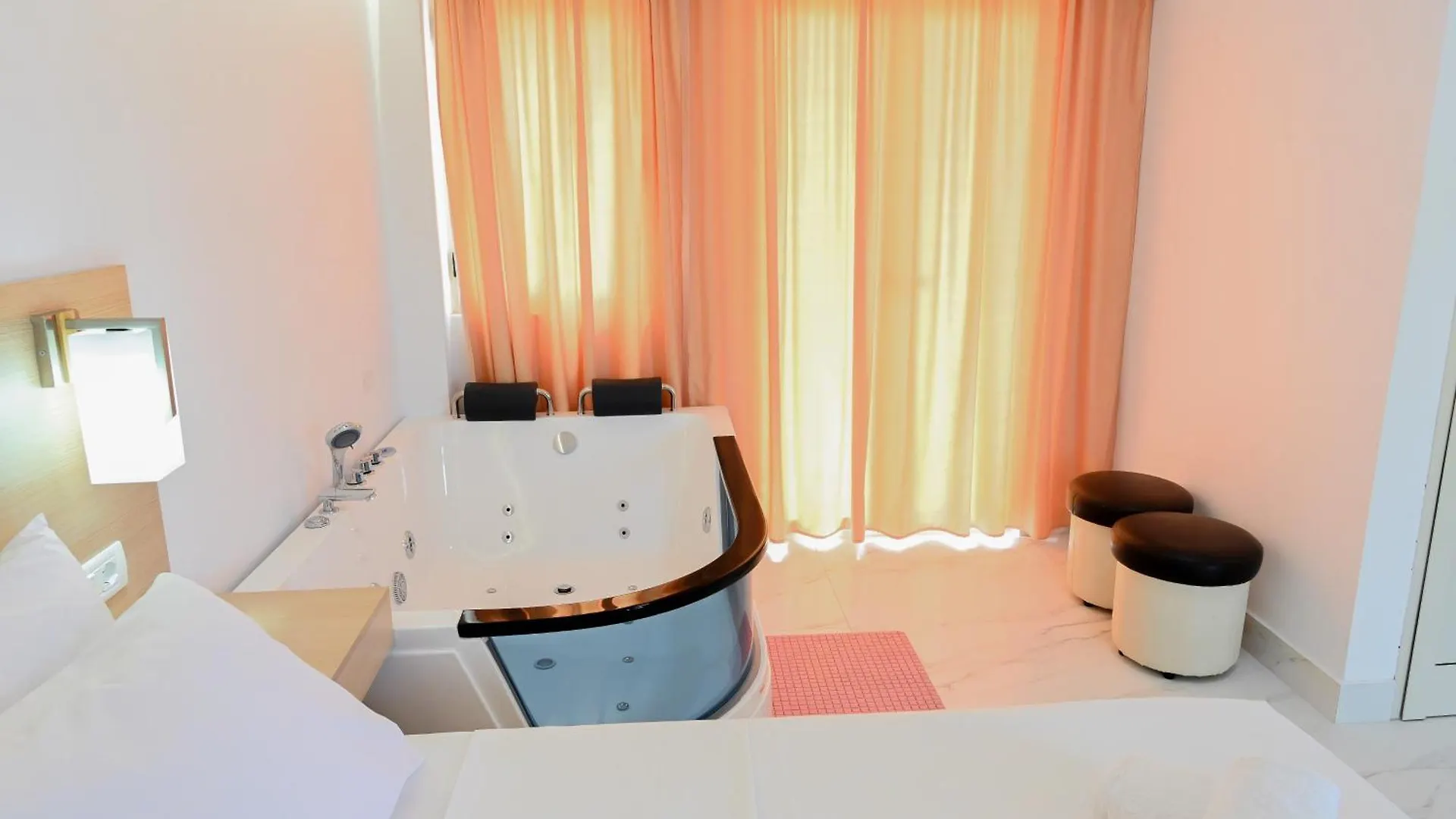 Hotel Kriti Max , Shengjin