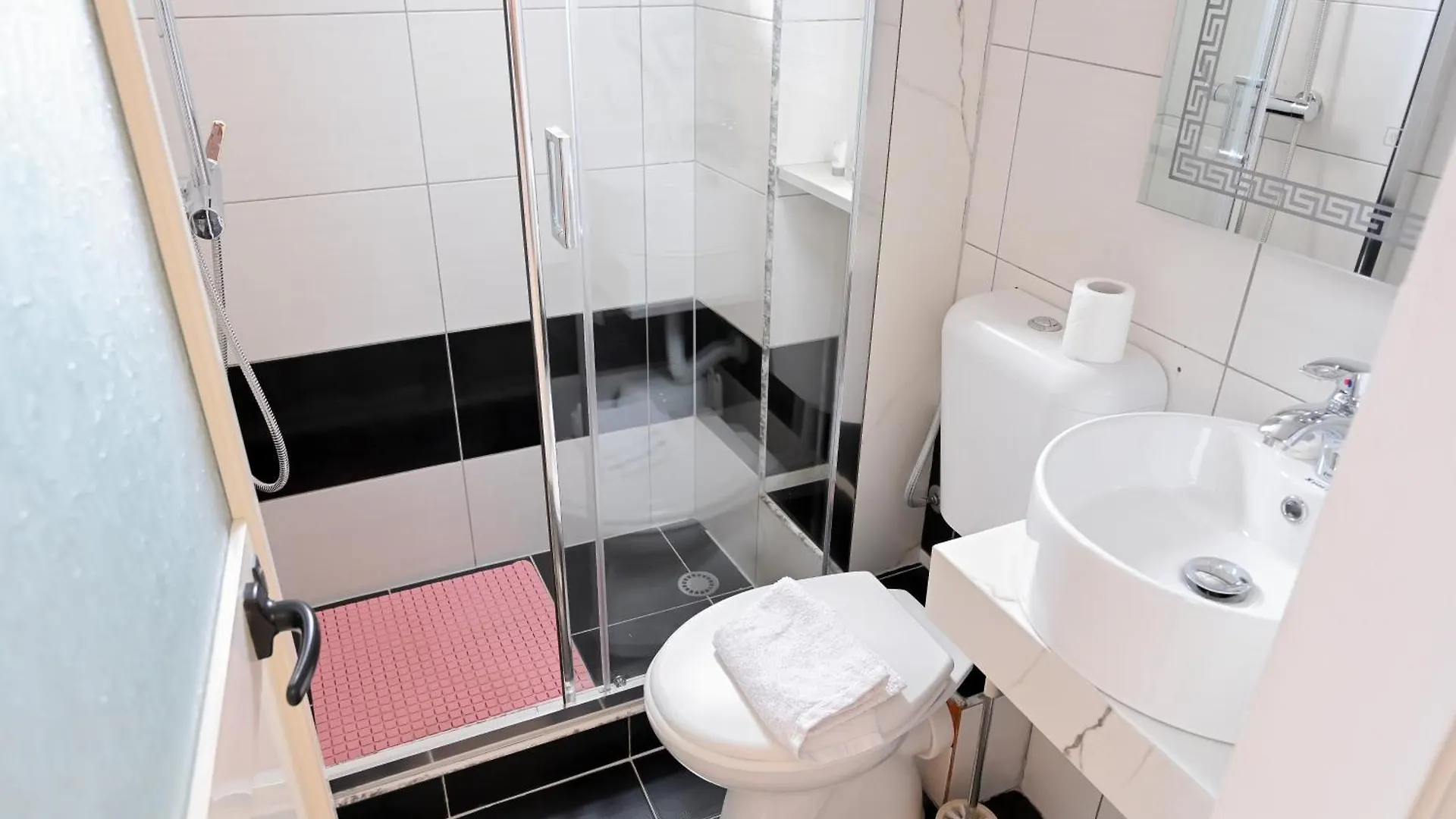 ***  Hotel Kriti Max , Shengjin Albania