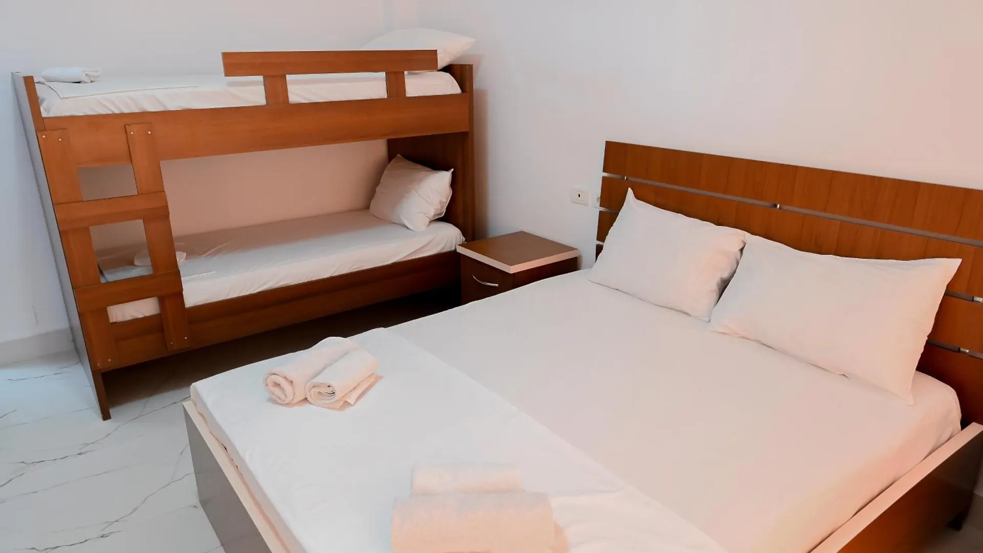 Hotel Kriti Max , Shengjin